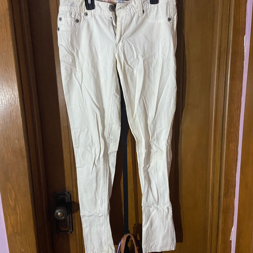 White skinny jeans